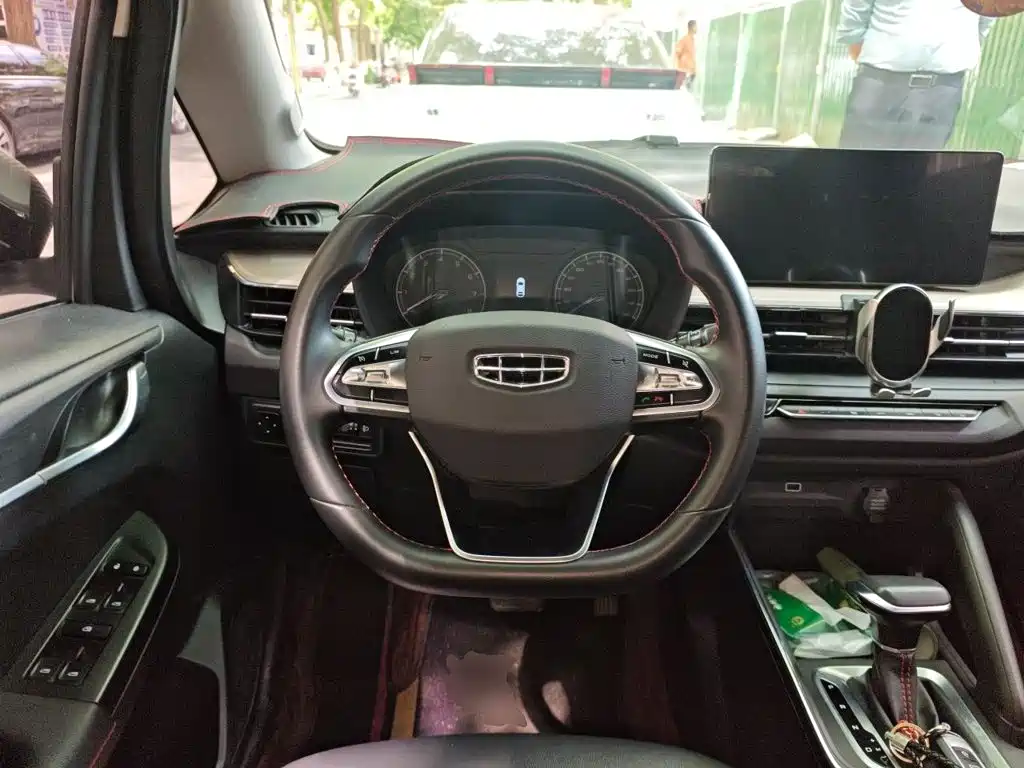 Geely Vision X3 2022 — фото 11
