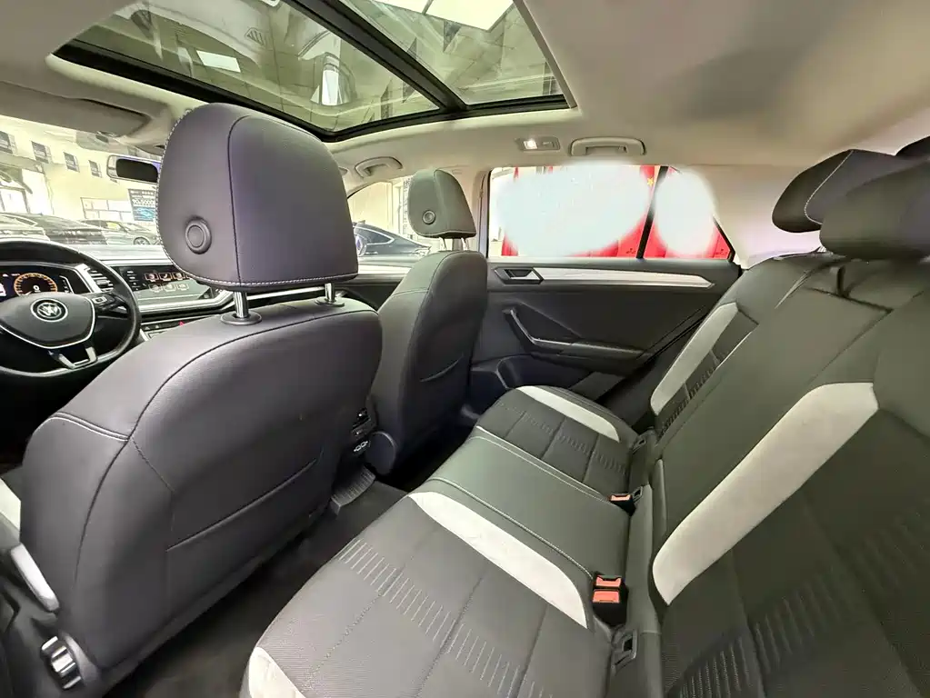 Volkswagen T-Roc 2022 — фото 12