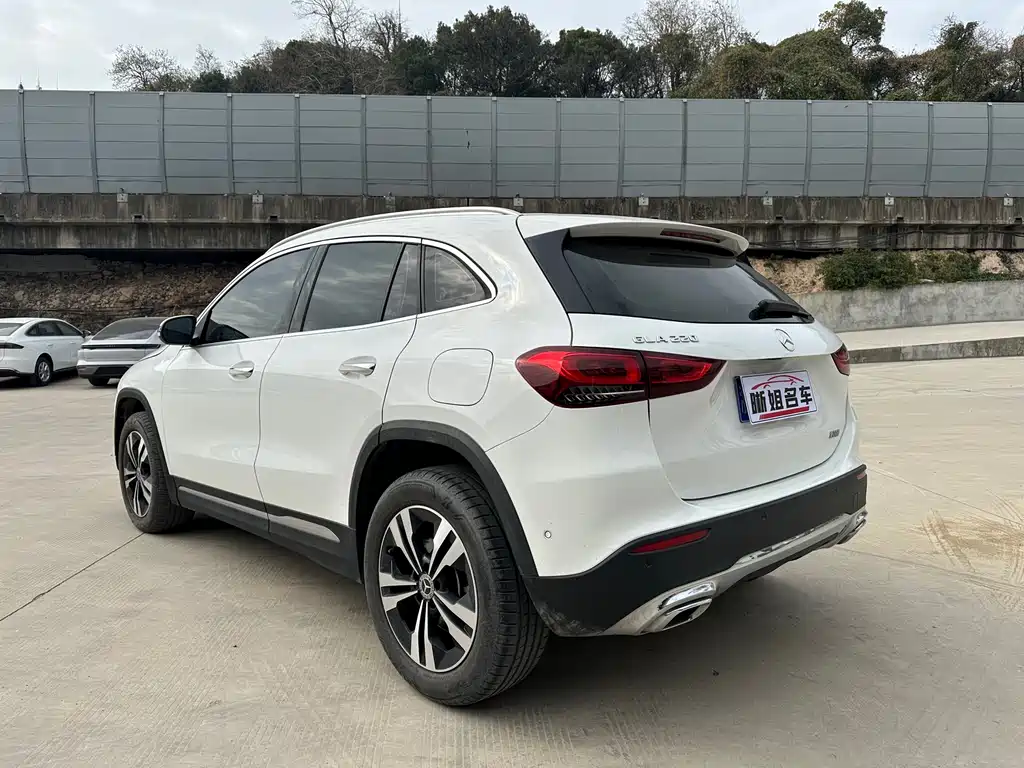 Mercedes-Benz GLA 2023