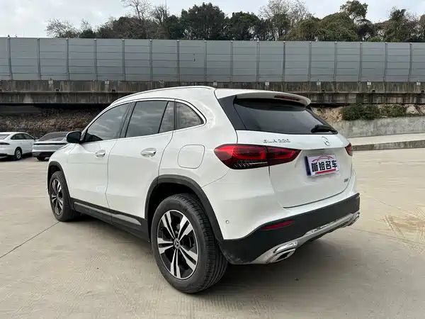 Mercedes-Benz GLA 2023