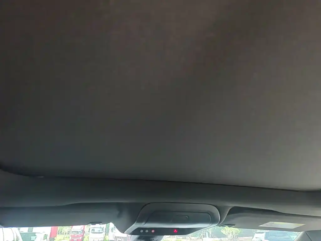 Cadillac XT5 2016 — фото 18