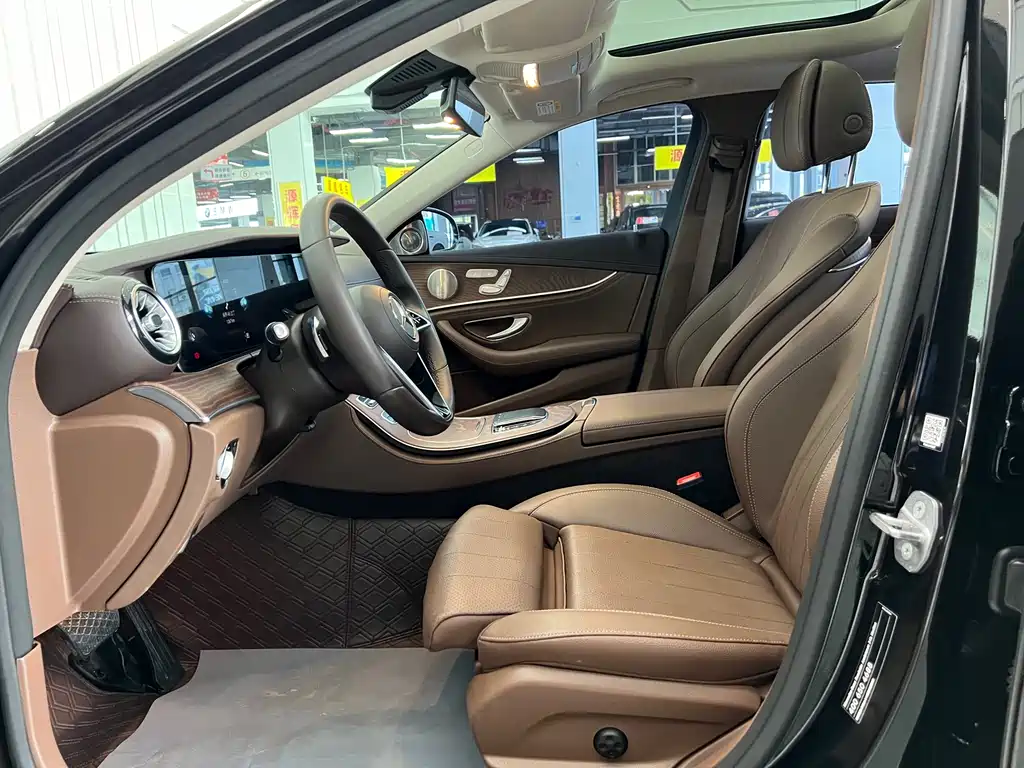 Mercedes-Benz E-Class 2022 — фото 12