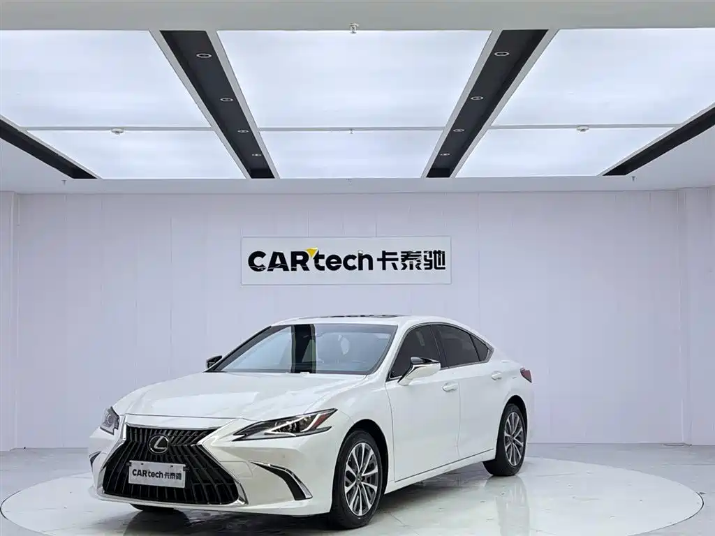 Lexus ES 2024 — фото 1