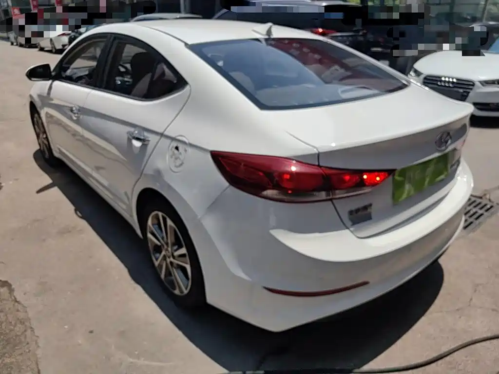 Hyundai Elantra 2017 — фото 5