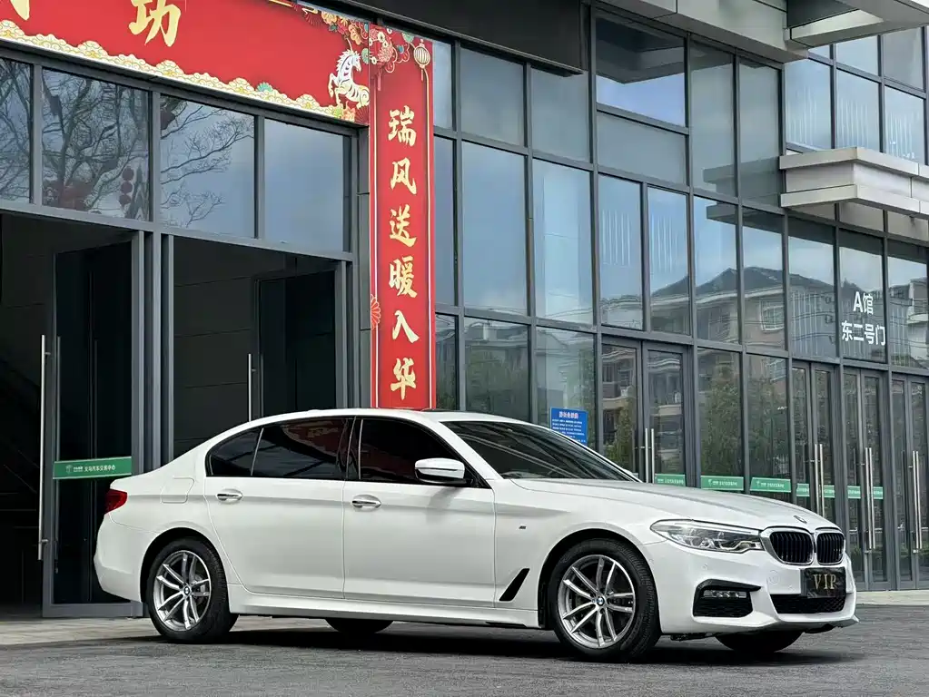BMW 5 Series 2018 — фото 3