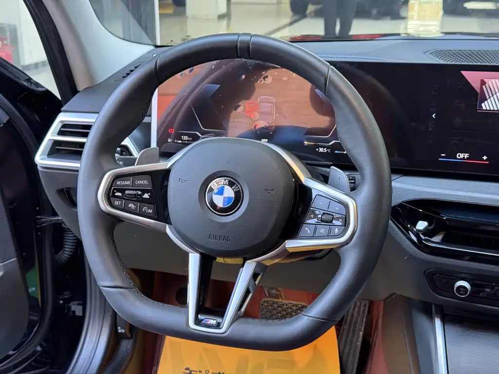 BMW 3 Series 2025 — фото 14
