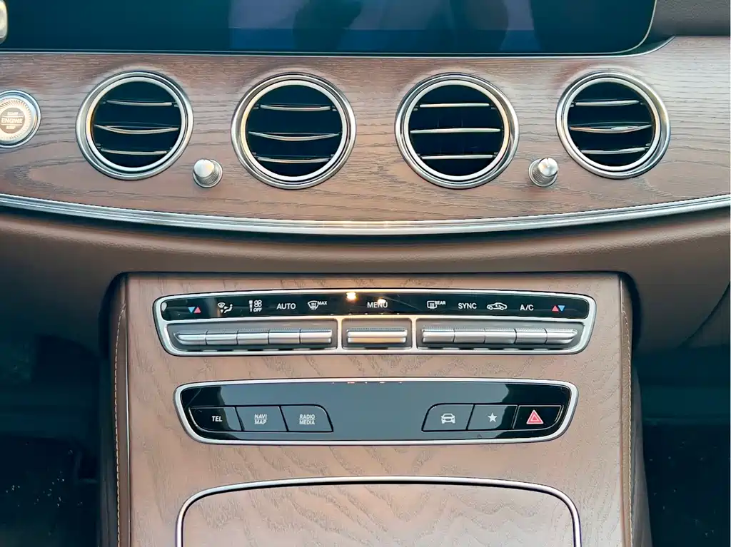 Mercedes-Benz E-Class 2023 — фото 13