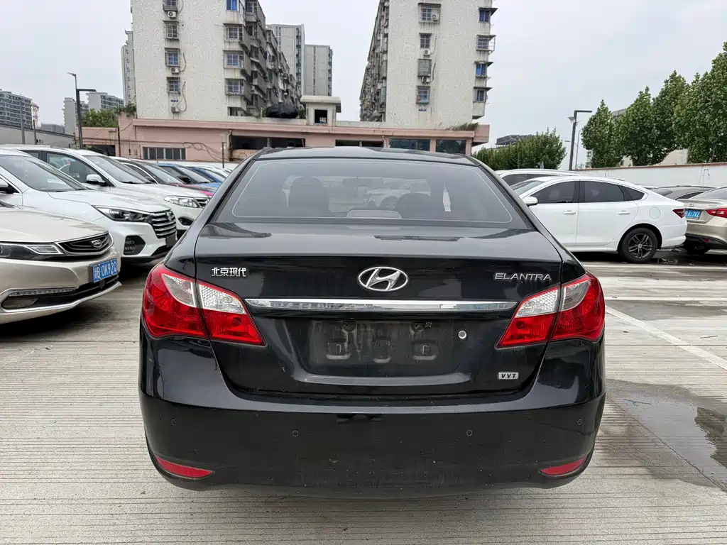 Hyundai Elantra 2015 — фото 10
