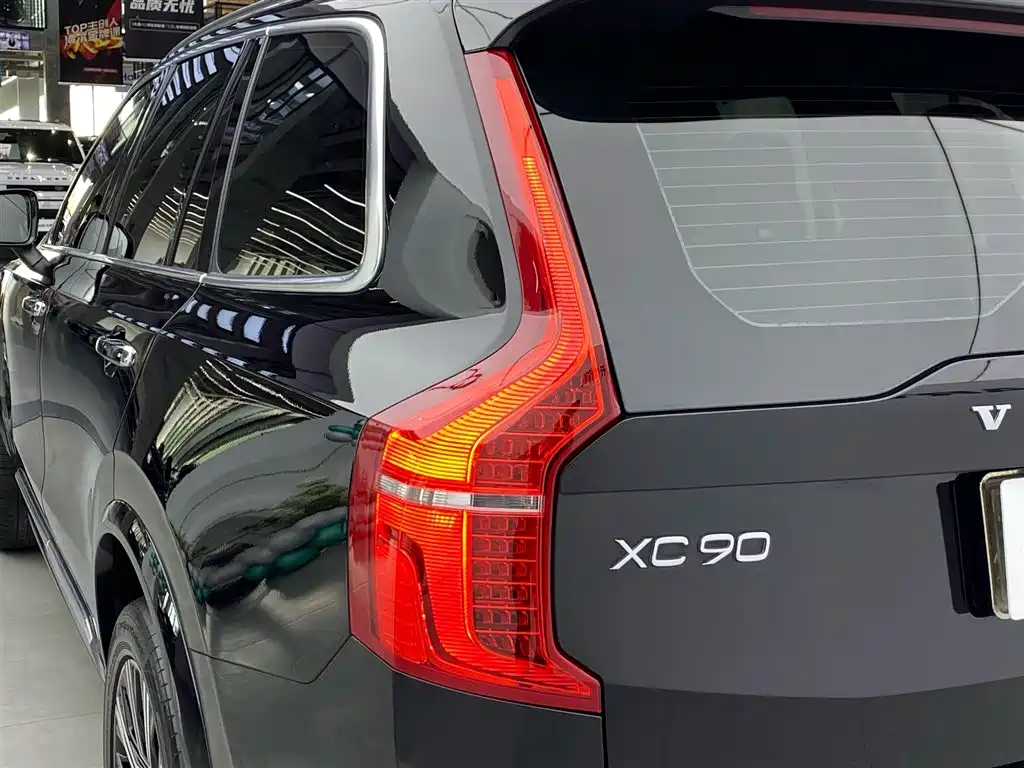 Volvo XC90 2022 — фото 11