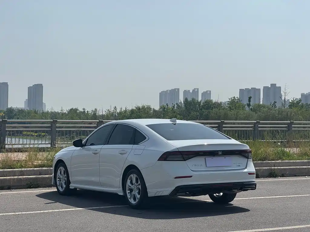 Honda Accord 2023 — фото 13