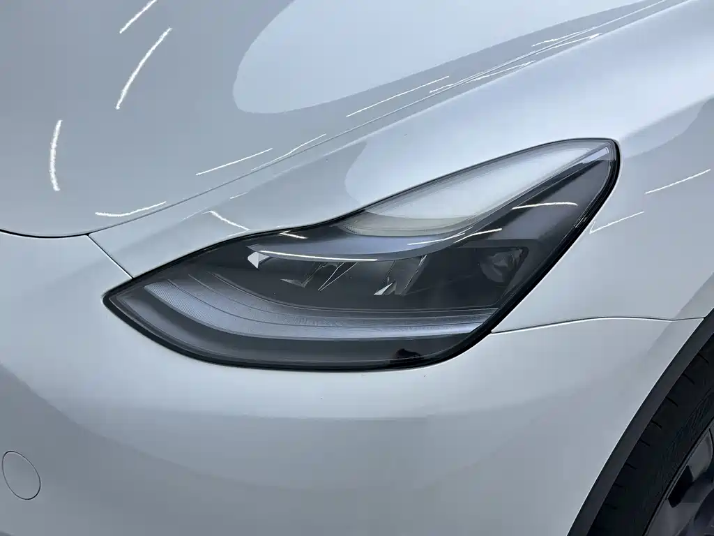 Tesla Model Y 2024 — фото 11