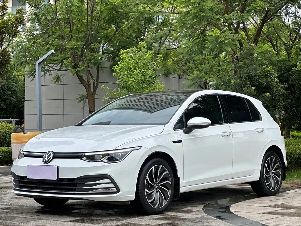 Volkswagen Golf 2025