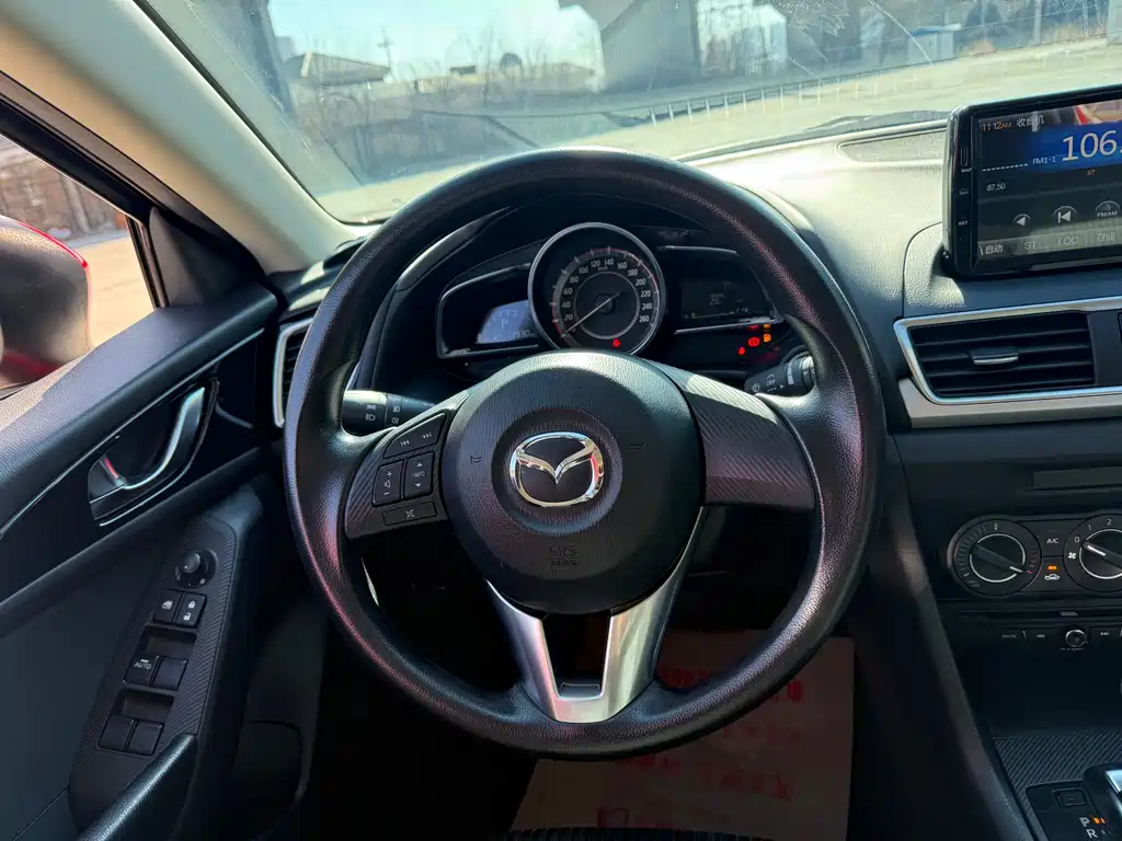 Mazda 3 Axela 2016 — фото 12