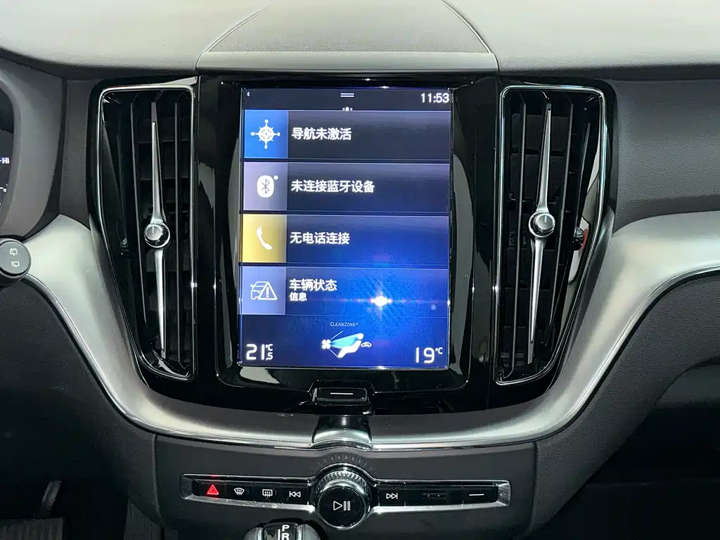 Volvo XC60 2019 — фото 15