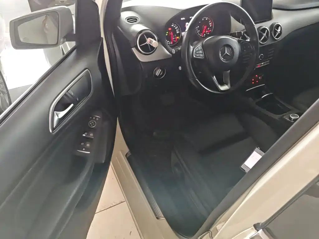 Mercedes-Benz B-Class 2018 — фото 16