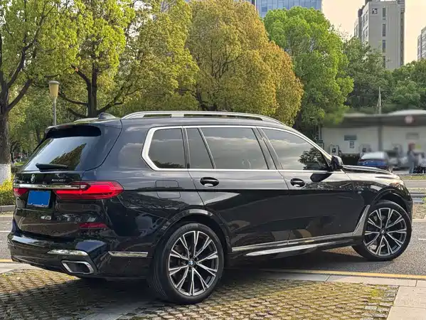 BMW X7 2021