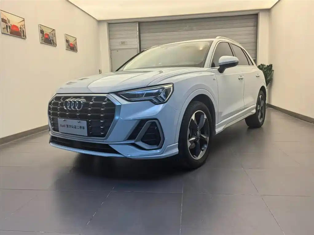 Audi Q3 2019 — фото 1