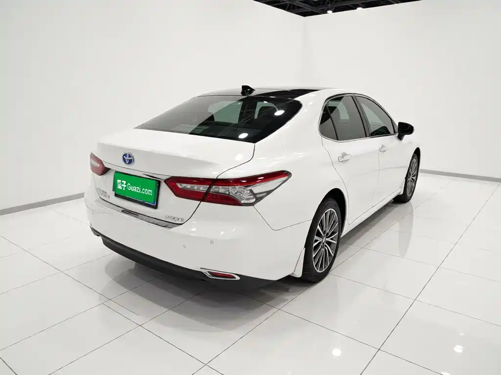 Toyota Camry 2020 — фото 6