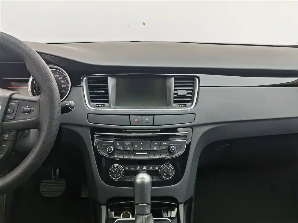 Peugeot 508 2016 — фото 12