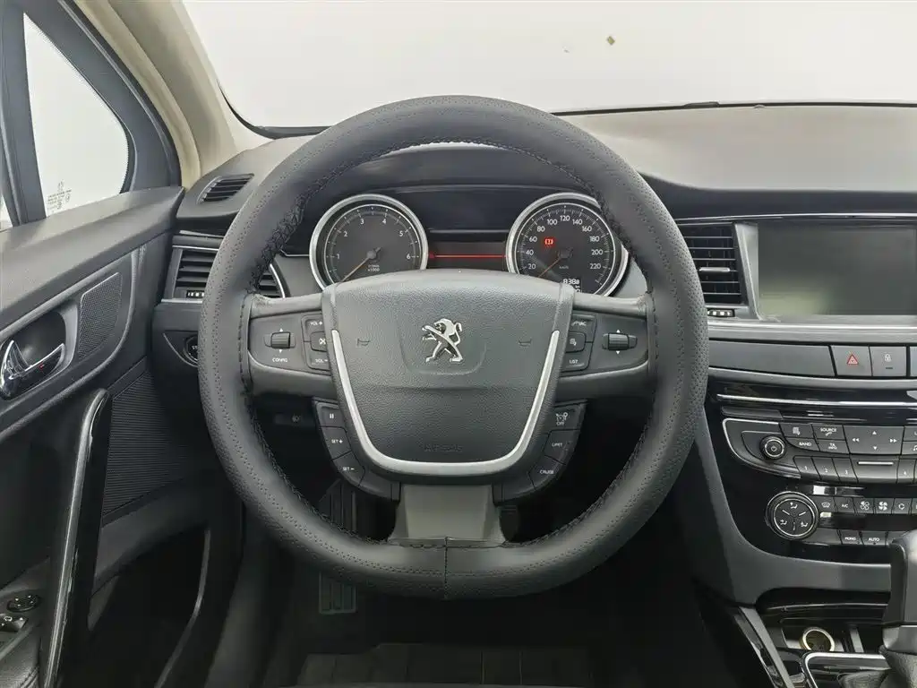 Peugeot 508 2016 — фото 11