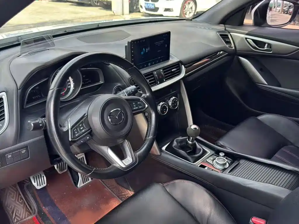 Mazda CX-4 2017 — фото 13