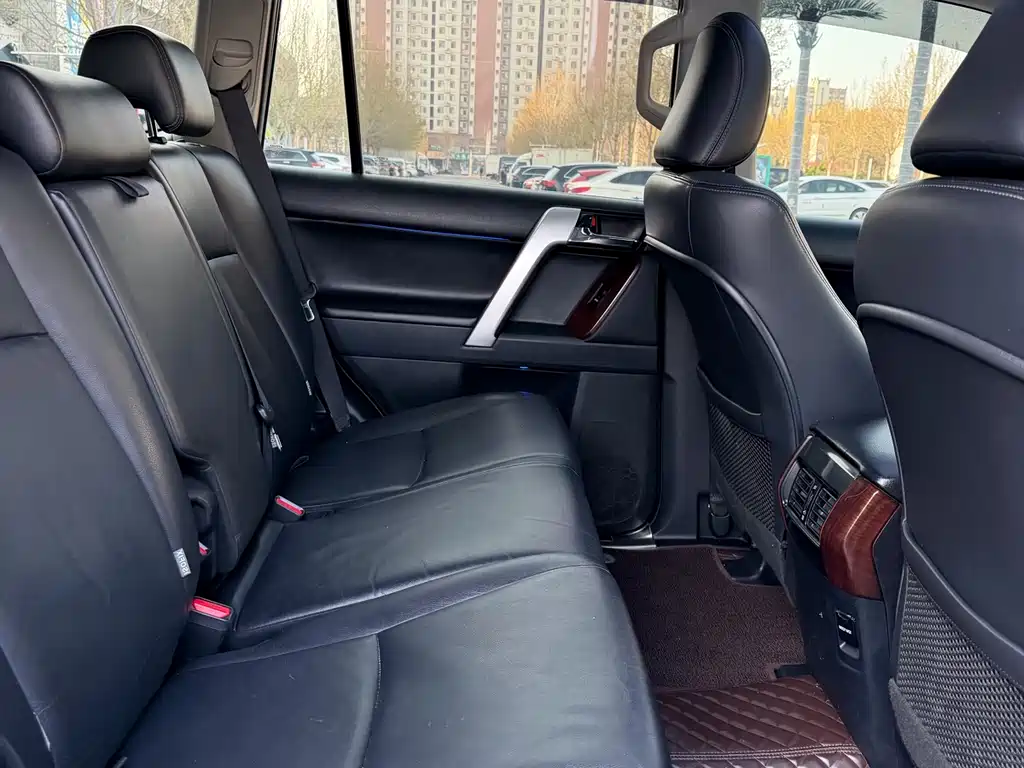 Toyota Prado 2016 — фото 11
