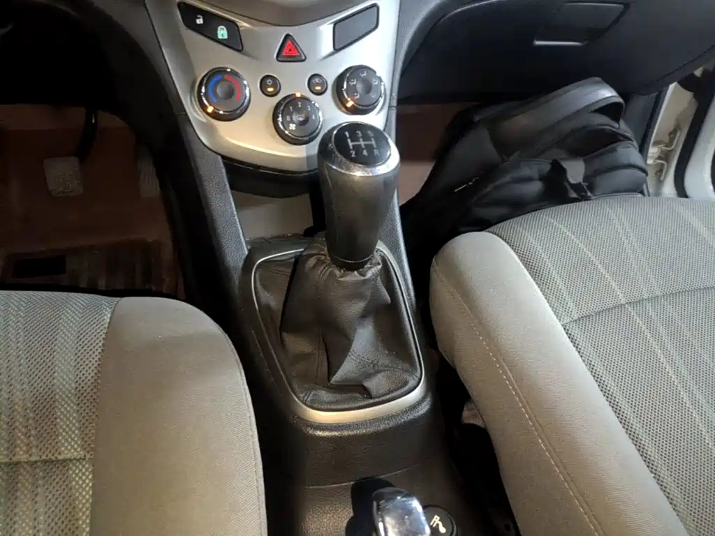Chevrolet Aveo 2015 — фото 14