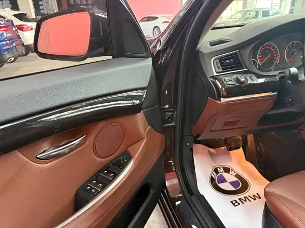 BMW 5 Series GT 2012