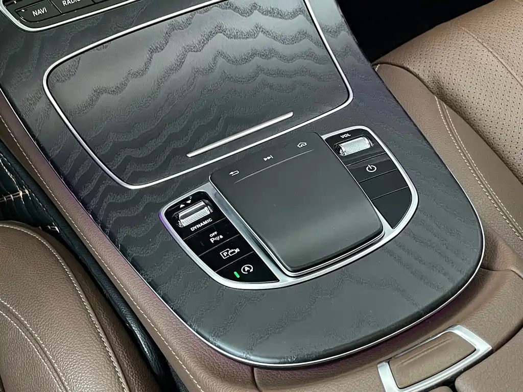 Mercedes-Benz E-Class 2020 — фото 17