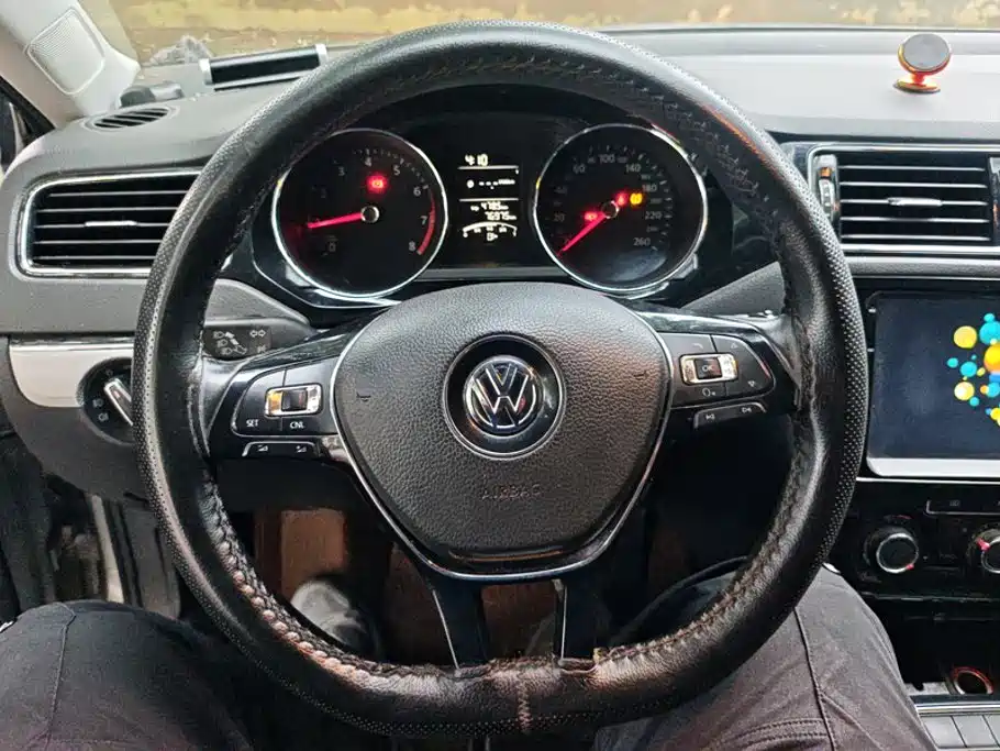 Volkswagen Sagitar 2017 — фото 15