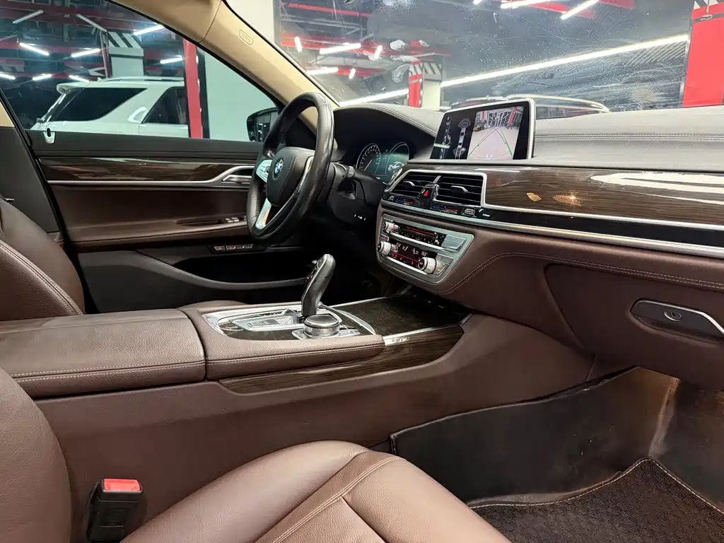 BMW 7 Series 2016 — фото 24
