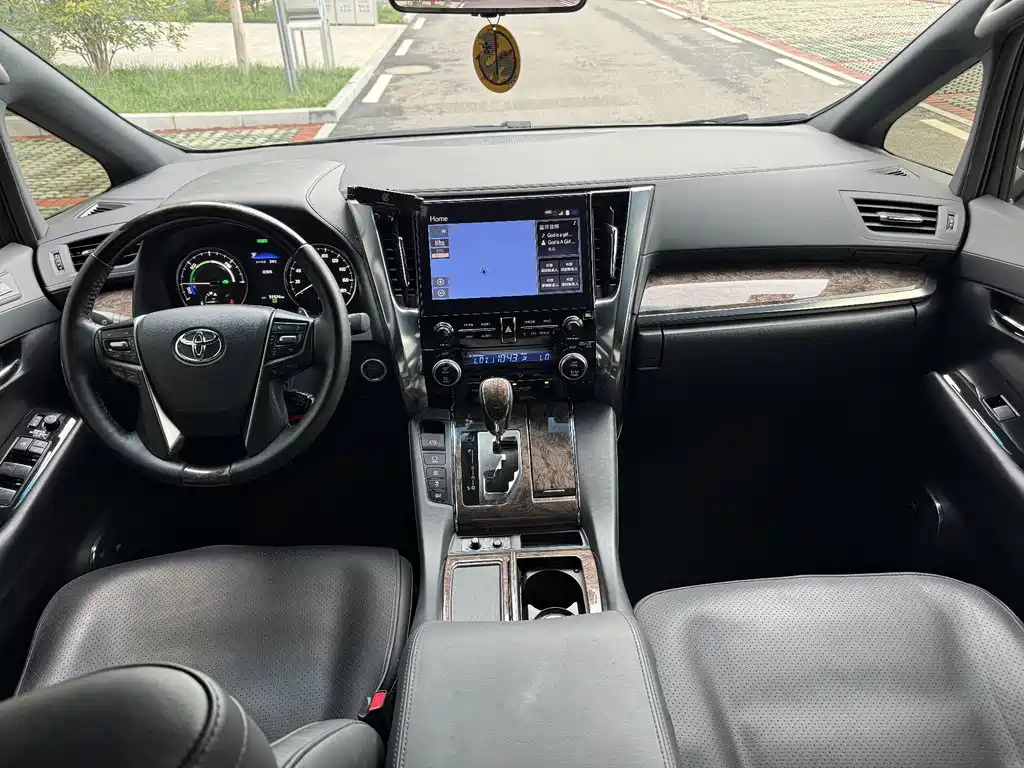 Toyota Alphard 2023 — фото 8