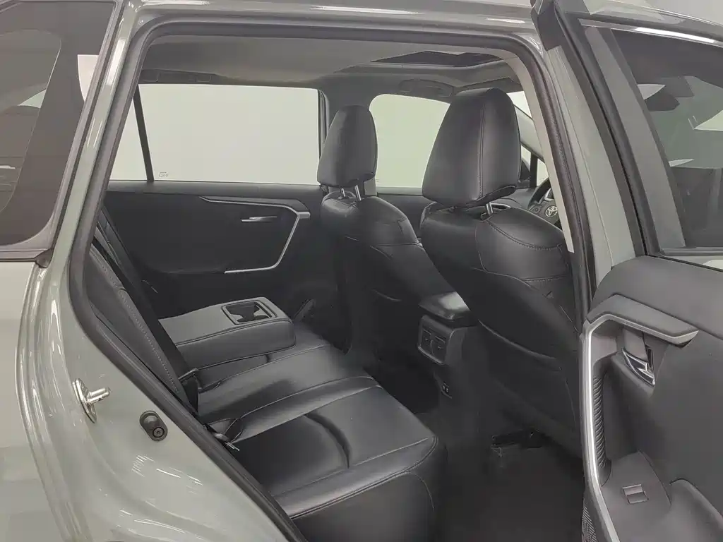 Toyota RAV4 2020 — фото 13