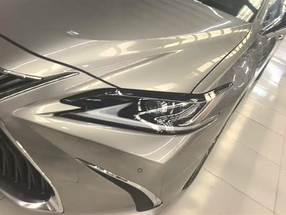 Lexus ES 2020 — фото 5