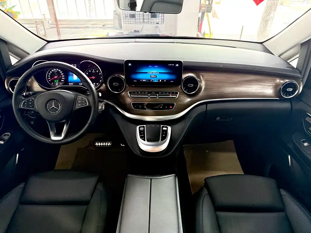 Mercedes-Benz V-Class 2022 — фото 11