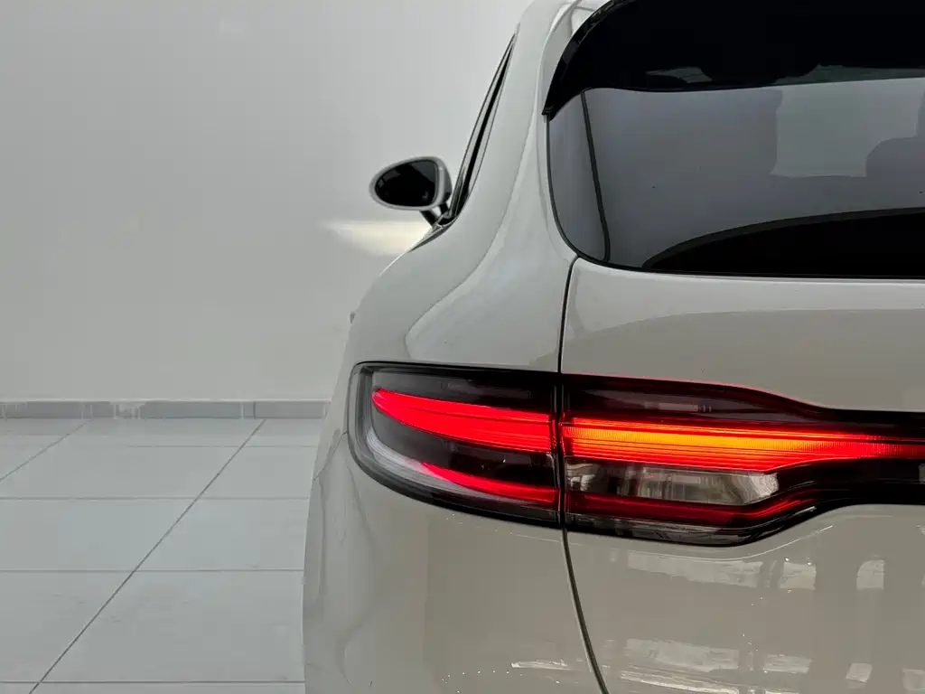 Porsche Macan 2023 — фото 11