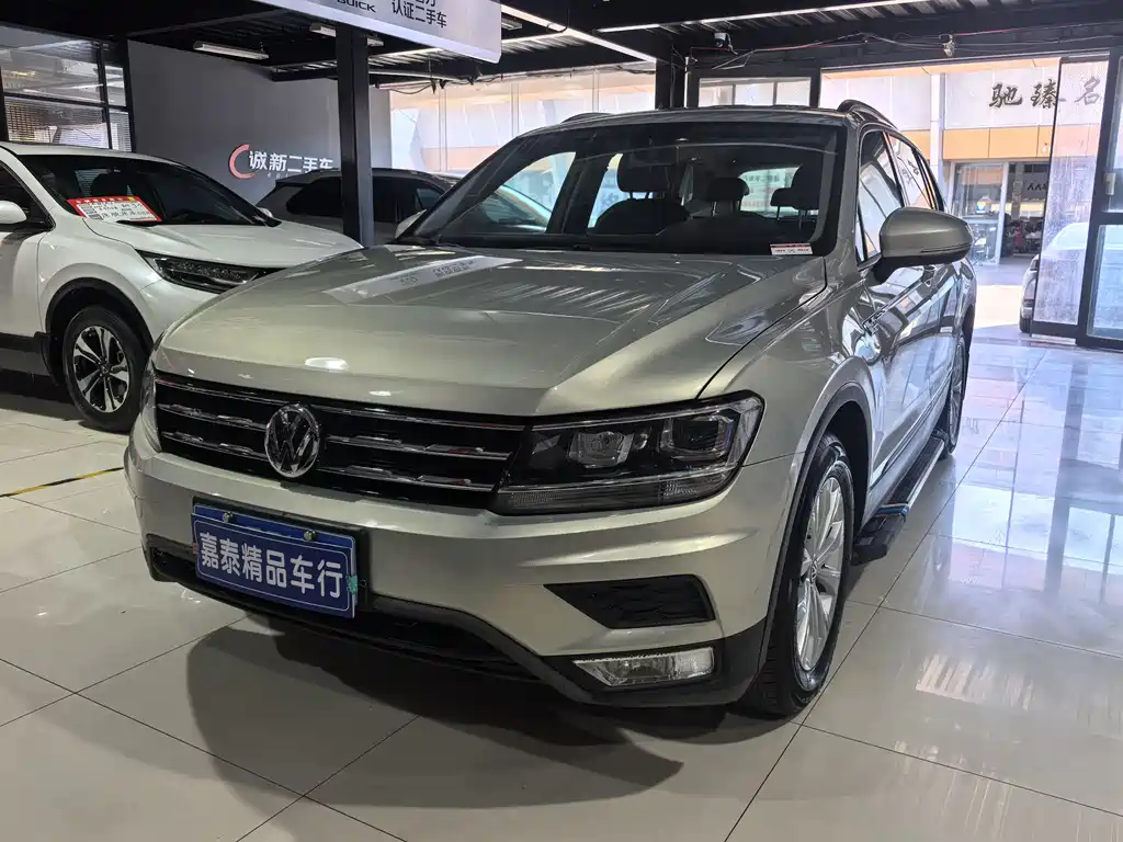 Volkswagen Tiguan L 2018 — фото 1