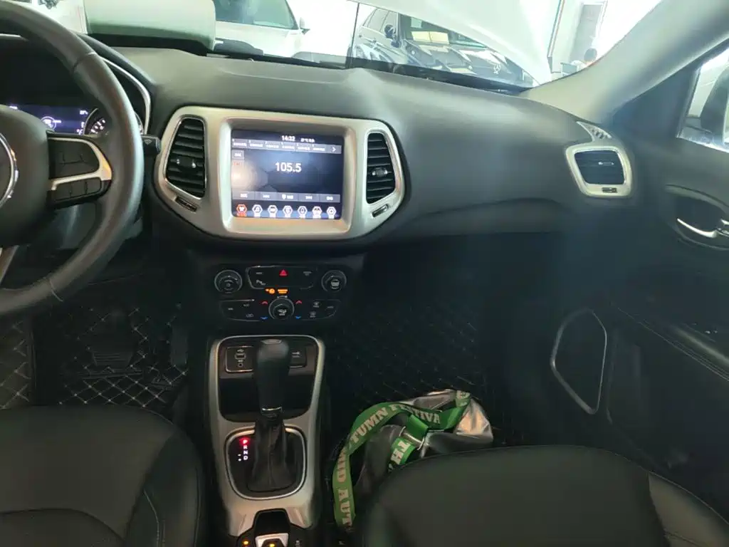 Jeep Compass 2019 — фото 13