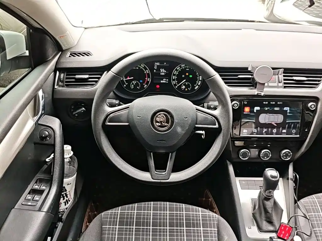 Skoda Octavia 2018 — фото 11