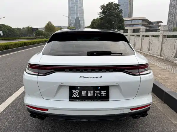 Porsche Panamera 2021
