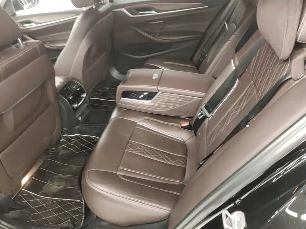 BMW 5 Series 2019 — фото 24