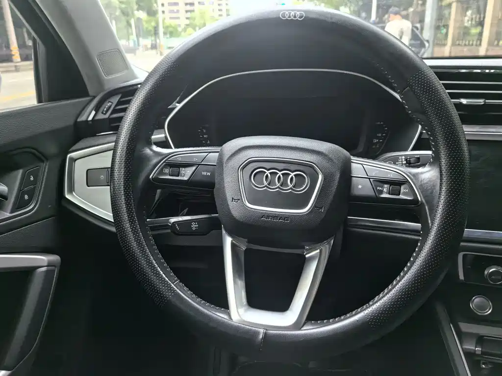 Audi Q3 2021 — фото 25