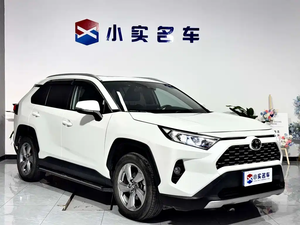 Toyota RAV4 2022 — фото 3