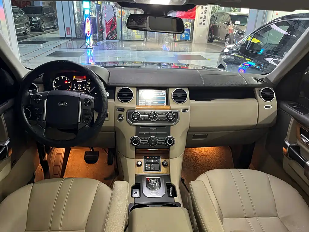 Land Rover Discovery 2015 — фото 16