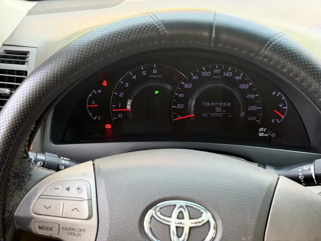 Toyota Camry 2010 — фото 7