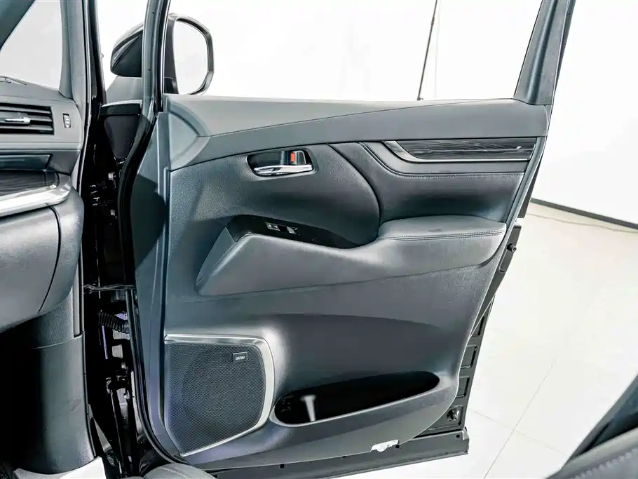 Lexus LM 2023 — фото 15