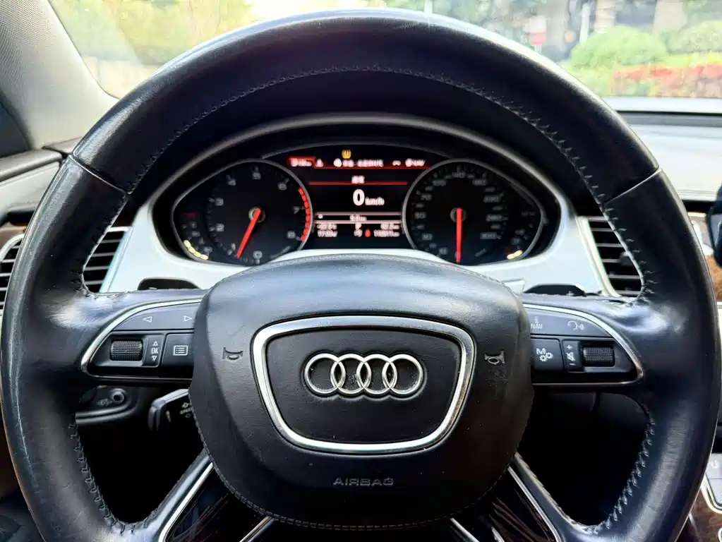 Audi A8 2014 — фото 9