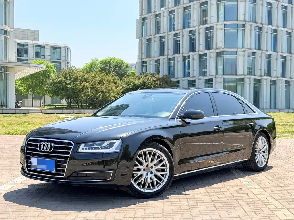 Audi A8 2015 — фото 1