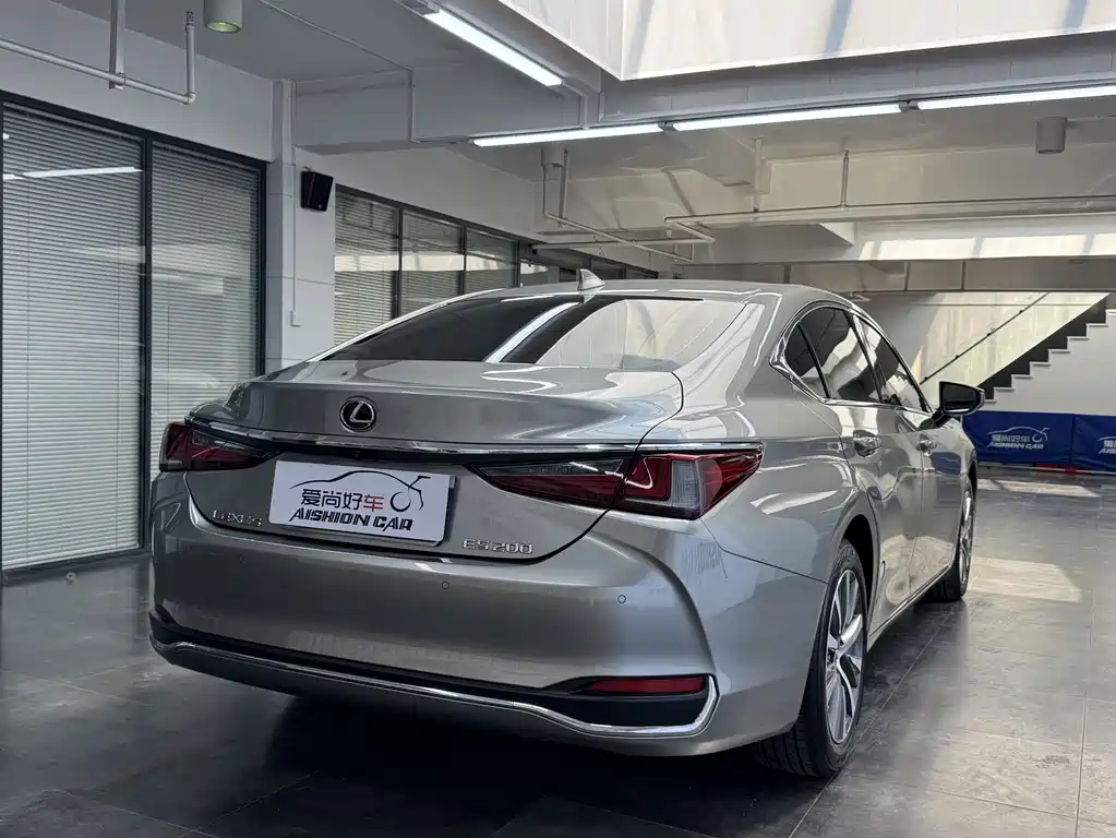 Lexus ES 2019 — фото 7