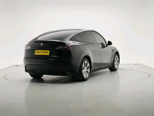 Tesla Model Y 2022 — фото 3